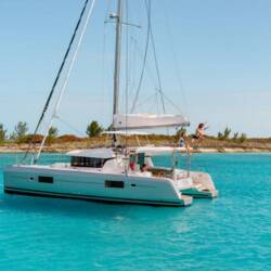 Lagoon 42 - 4 + 2 cab. Blueskin