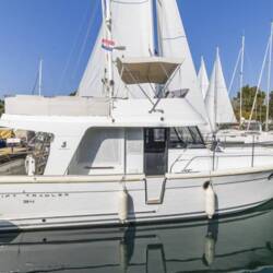 Swift Trawler 34 Fly Blue Sky