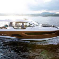 Sealine C390 Tireless