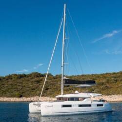 Lagoon 51 OW - 4 + 1 cab. Catwalk