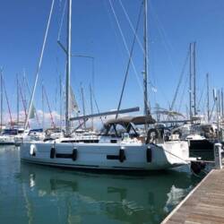 Dufour 470 - 4 + 1 cab. Emphasis