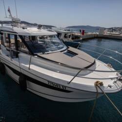 Merry Fisher 895 Offshore Shearwater