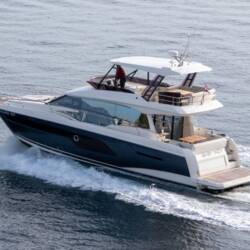 Prestige 520 Flybridge - 3 + 1 cab. Baby Indy