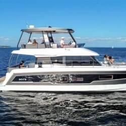 Fountaine Pajot MY5 Red Lyon