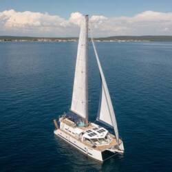 Upwind 50 Eco - 4 + 1 cab. Upwind