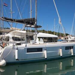 Lagoon 40 - 3 + 2 cab Yolo