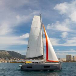 Excess 11 - 4 + 2 cab. Lom