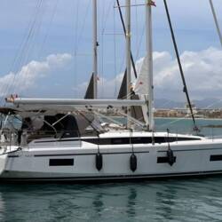 Bavaria C42 Blue Eyes