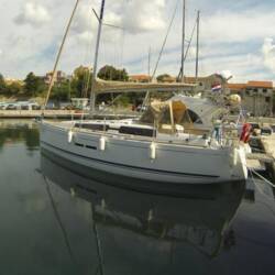 Dufour 375 GL China Girl